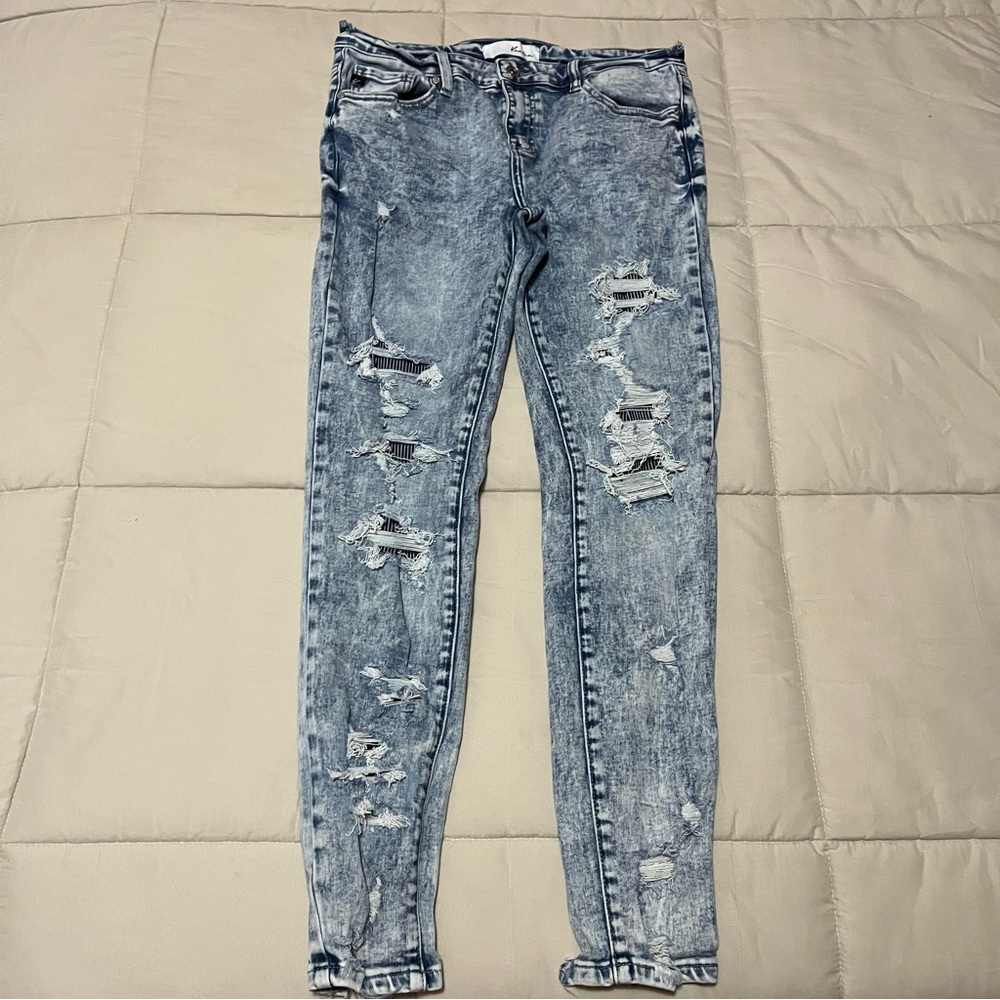 Distressed Skinny Jeans in Blue